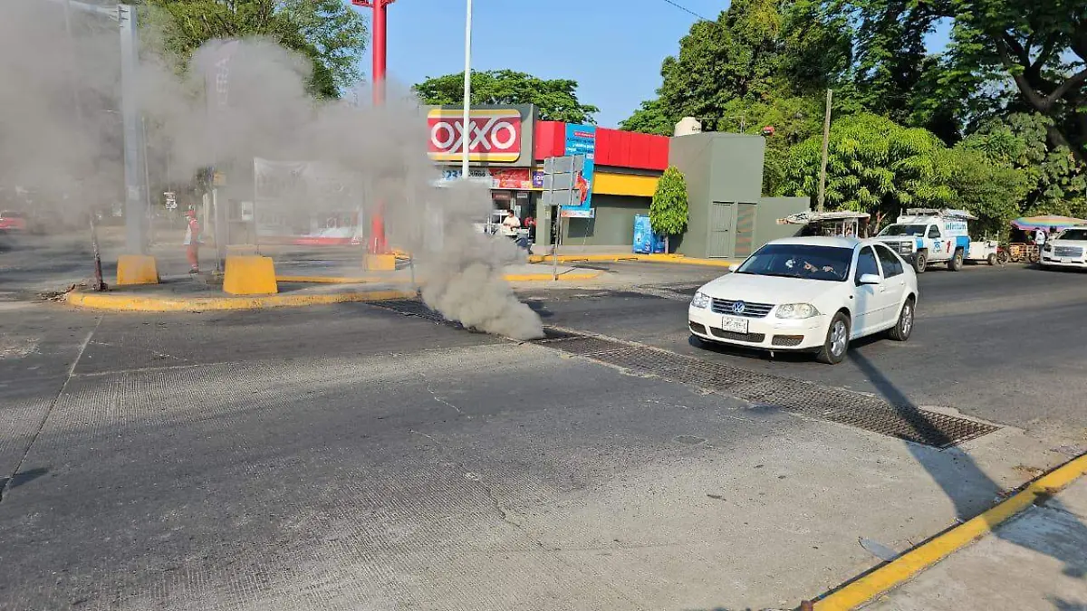 incendio en alcantarilla